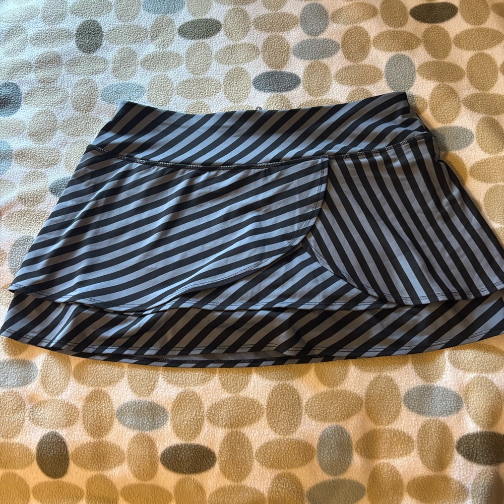 Athleta Swagger Fly By Skort Striped M pickleball tennis golf